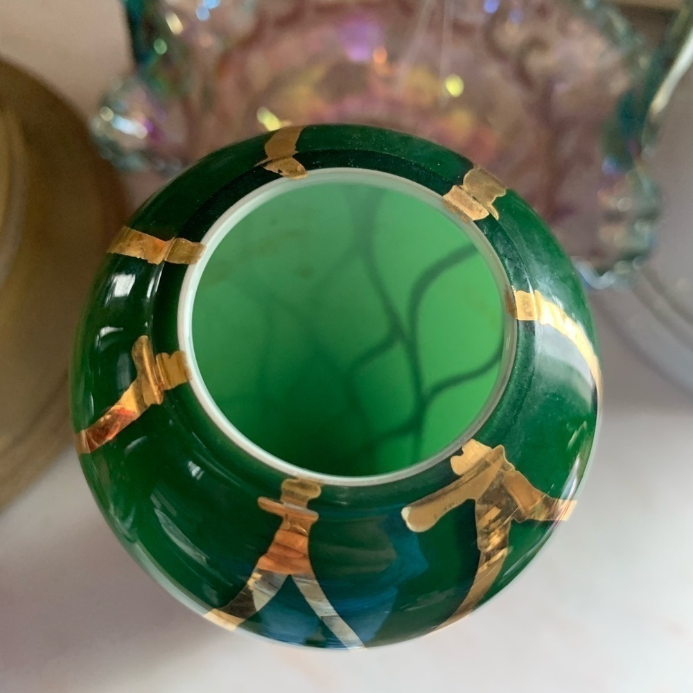 Vintage Arnart 5th Ave Hand Blown & Decorated Glass Vase - Picture 3 of 3